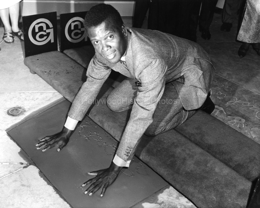Sidney Poitier 1967 5 WM.jpg